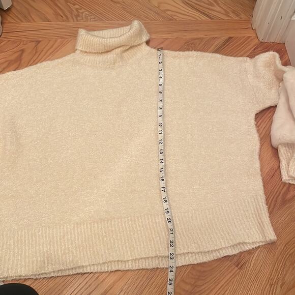 Umgee USA Turtle Neck Drop Off Shoulder Sweater fur on sleeves Small - Picture 3 of 7